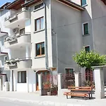 Апартамент Yana *
