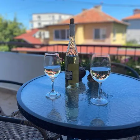 Yana Apartamento *